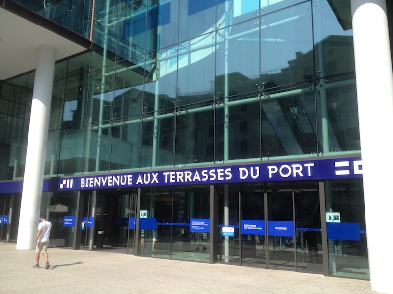 Обзор крупнейшего ТЦ в порту Марселя – “Les Terrasses du Port”: планировки, навигация, удачные решения.